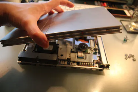 Hardware-Guide: Reinigung einer Playstation 2-Slim